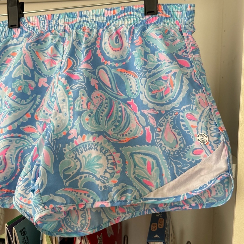 LILLY PULITZER Luxletic Ocean Trail Shorts Zanzibar Blue Fish Kiss - Picture 5 of 9